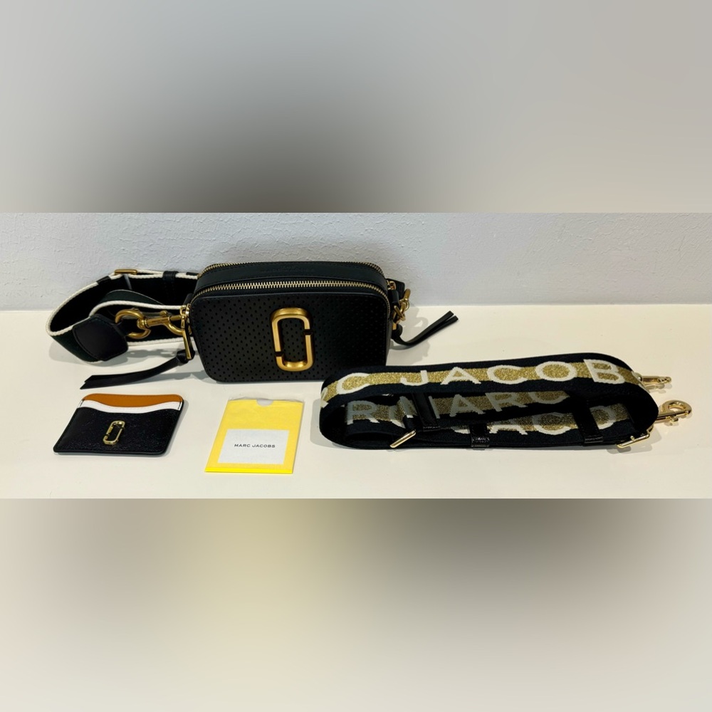 New Mark Jacobs Snapshot Perforated Crossbody w/card case and Extra Strap